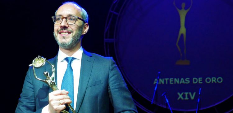 eduardo castillo capital radio premio antena de oro 2017