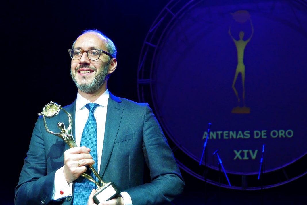 eduardo castillo capital radio premio antena de oro 2017